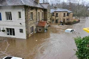 Tempêtes, crues, canicules : vers un « stress climatique » dans les bilans des entreprises ?