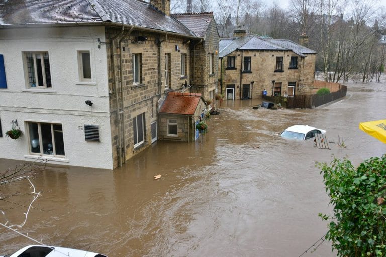 Tempêtes, crues, canicules : vers un « stress climatique » dans les bilans des entreprises ?